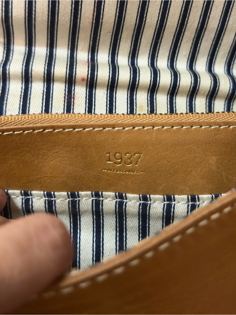 π€β¨ 1937 Accessories 100% Leather Cognac Wristlet Wallet β¨π€ - Picture 12 of 13